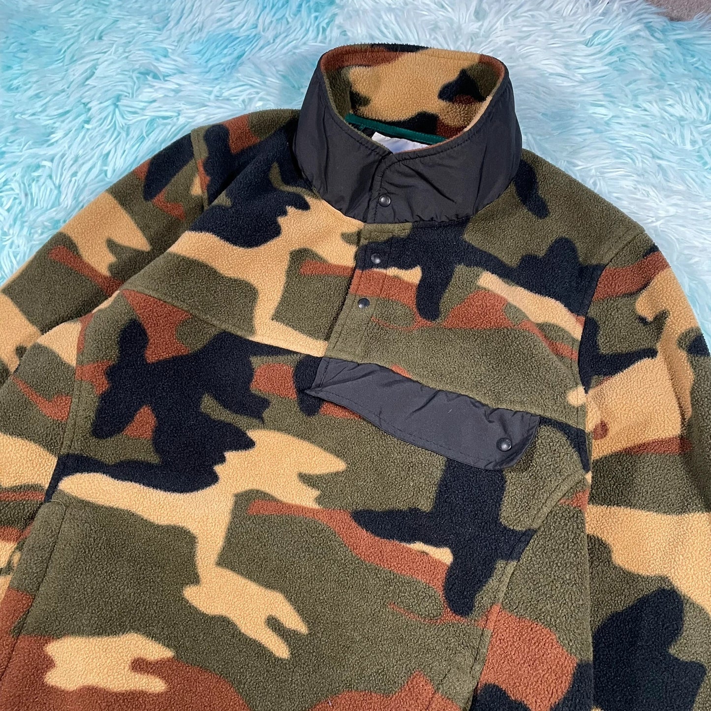 Herschel Snap Button Fleece Camo Print - Small