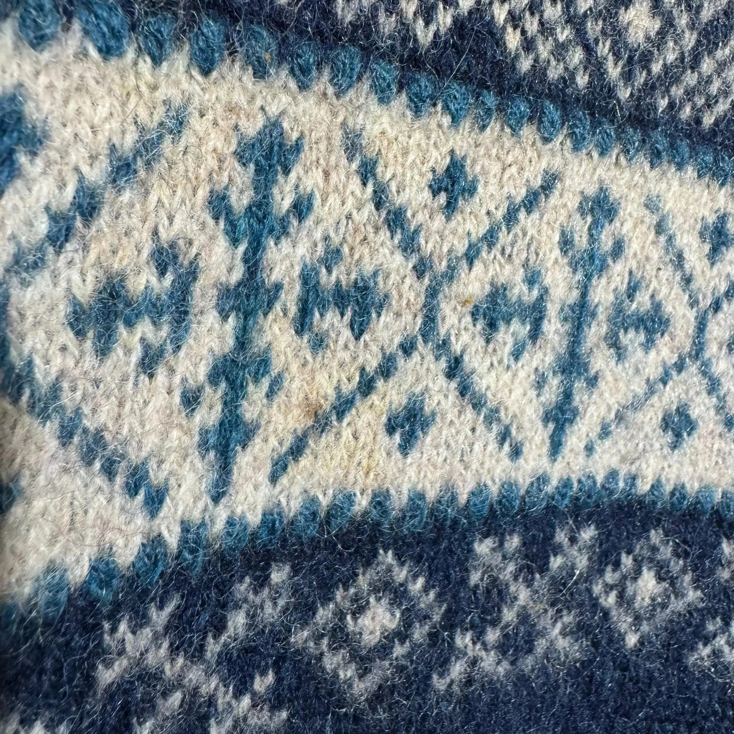 Vintage 90s Navy Nordic Patterned Knitted Jumper - Medium