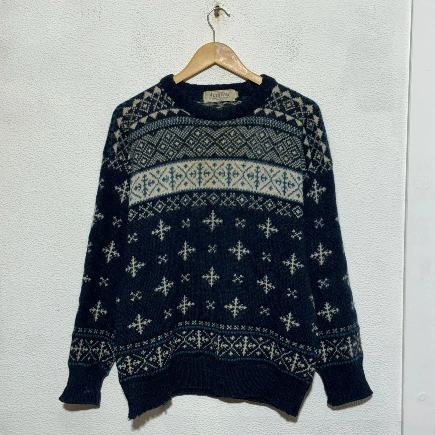 Vintage 90s Navy Nordic Patterned Knitted Jumper - Medium