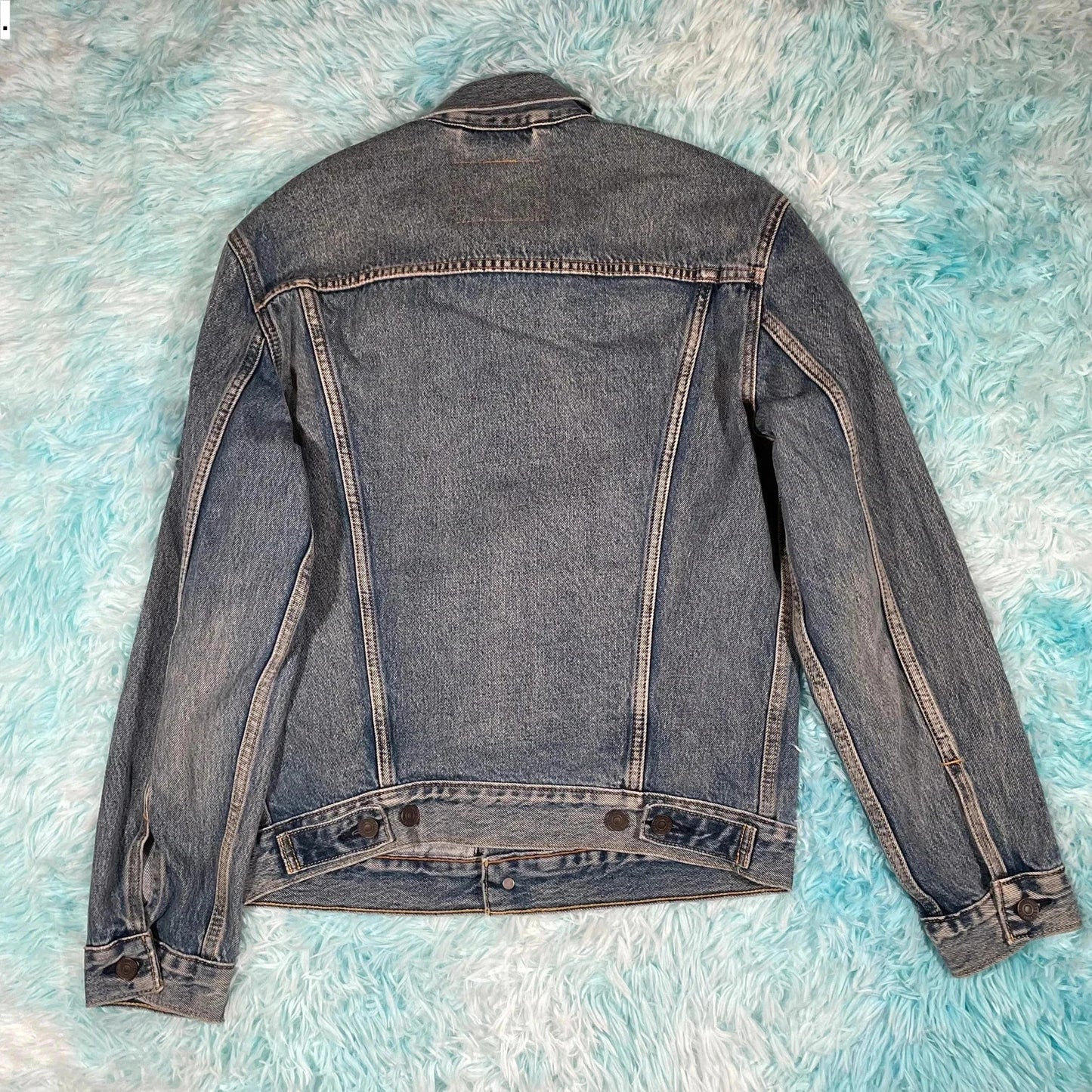Blue Levi’s Denim Jacket Premium - Small