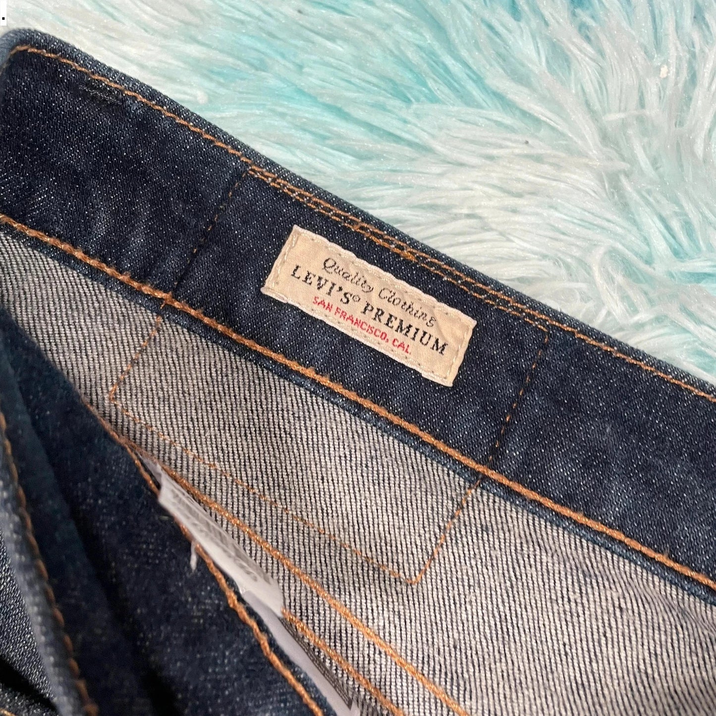 Navy Levi’s 511 Jeans Slim Leg Premium - 33W 32L