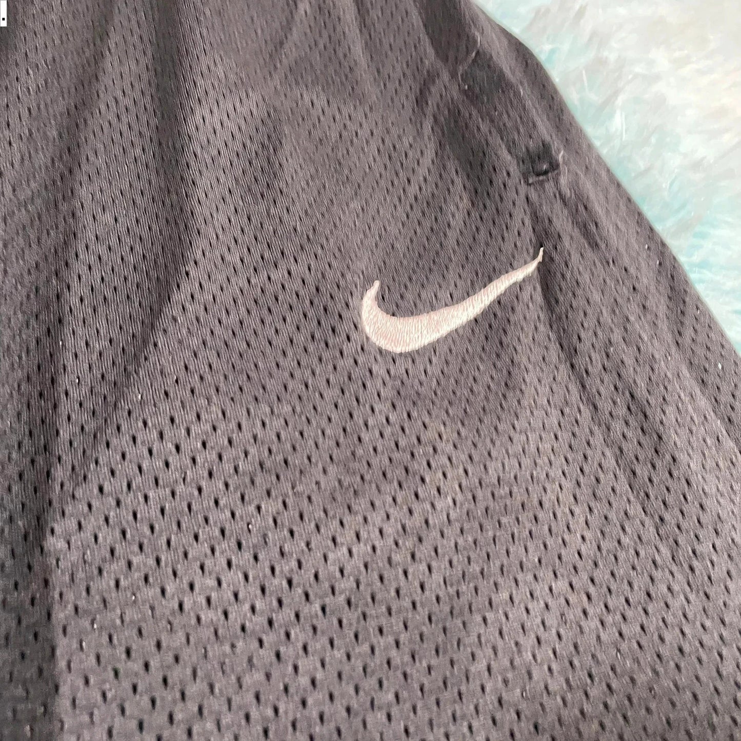 Black & Red Nike Basketball Shorts - Small