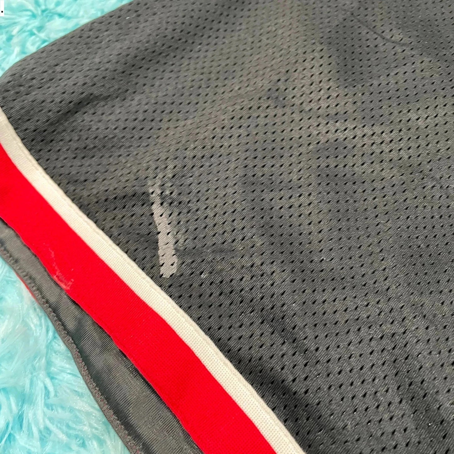 Black & Red Nike Basketball Shorts - Small
