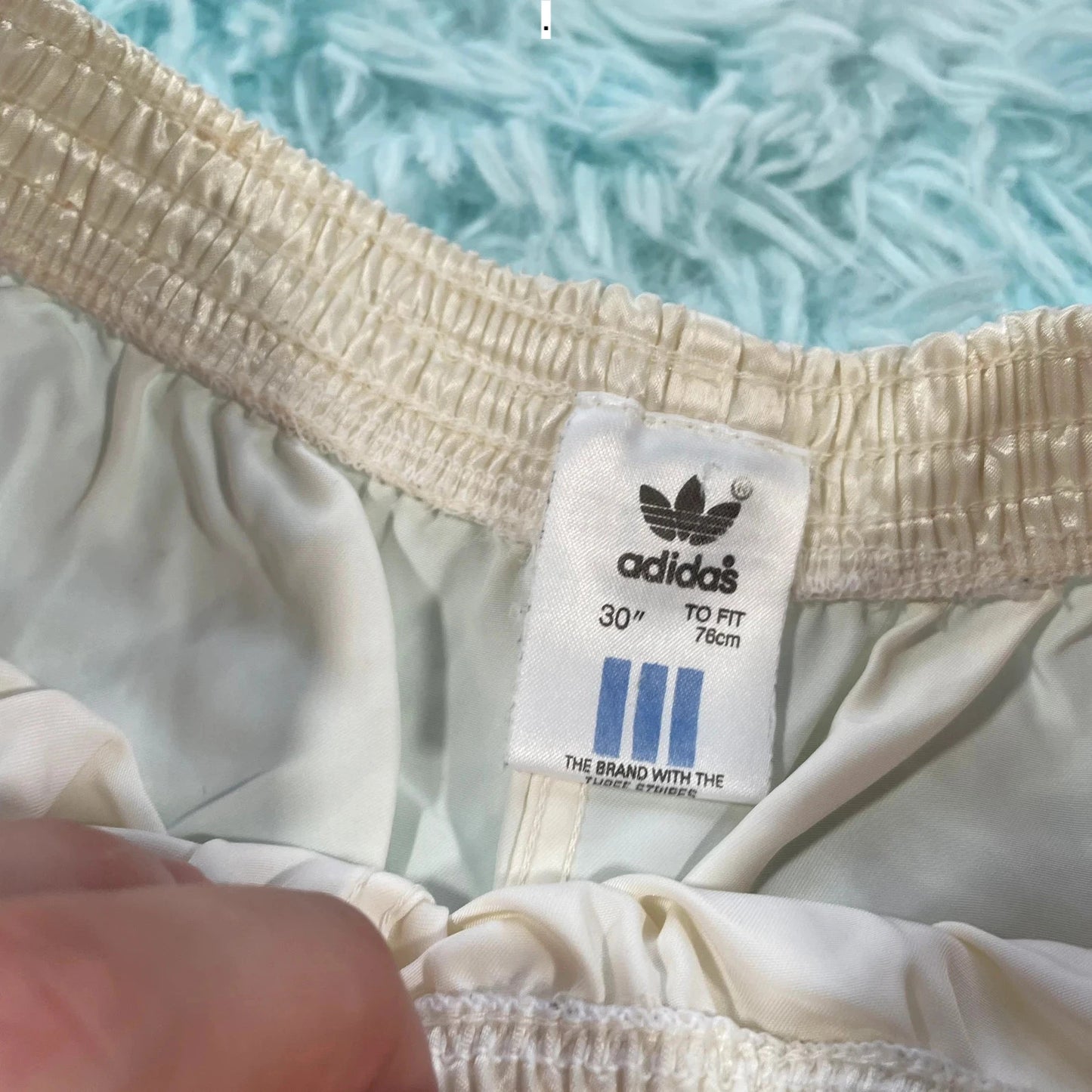 Vintage 90s Arsenal Shorts Adidas - Small 30W