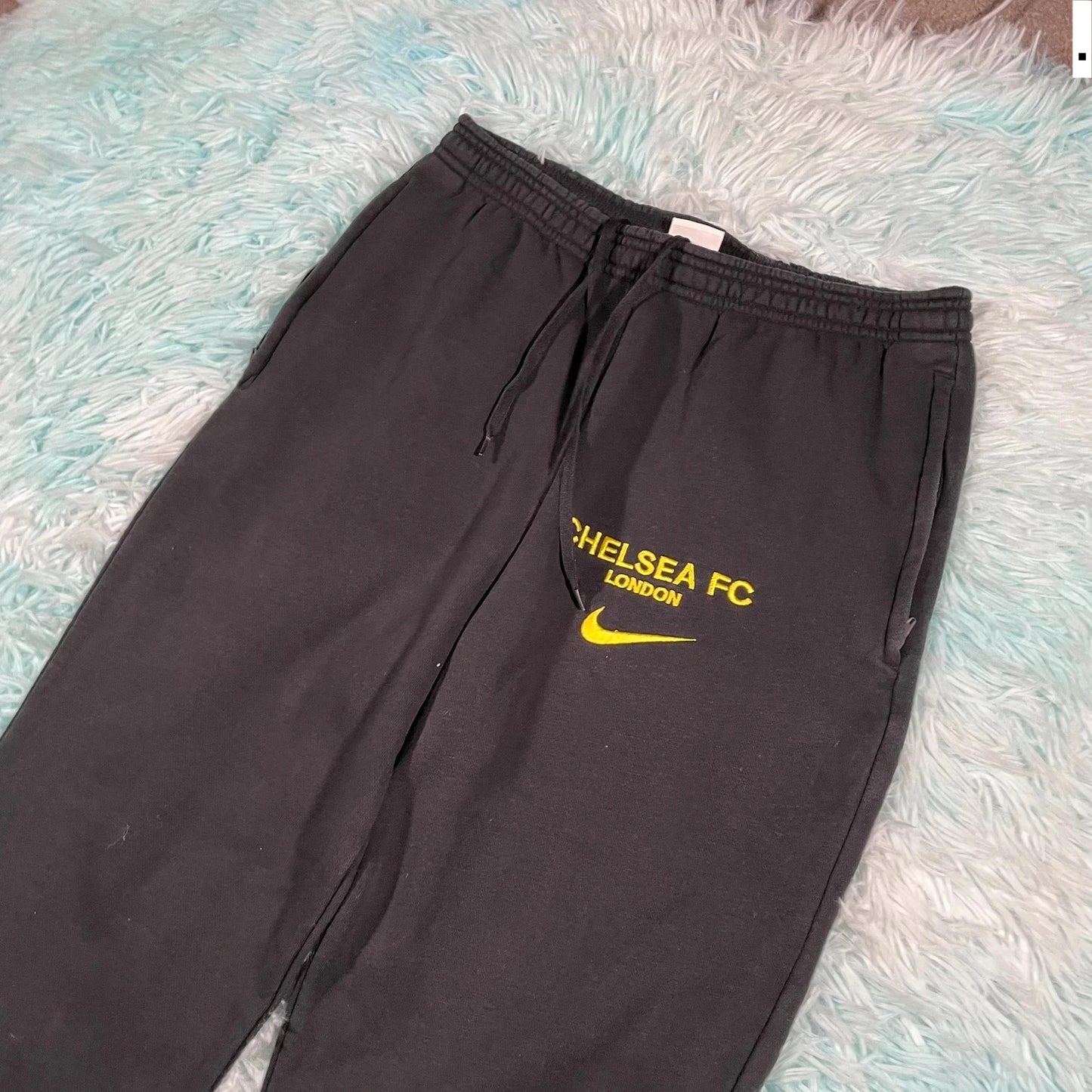 Black Nike Chelsea Joggers Jogging Bottoms - Small