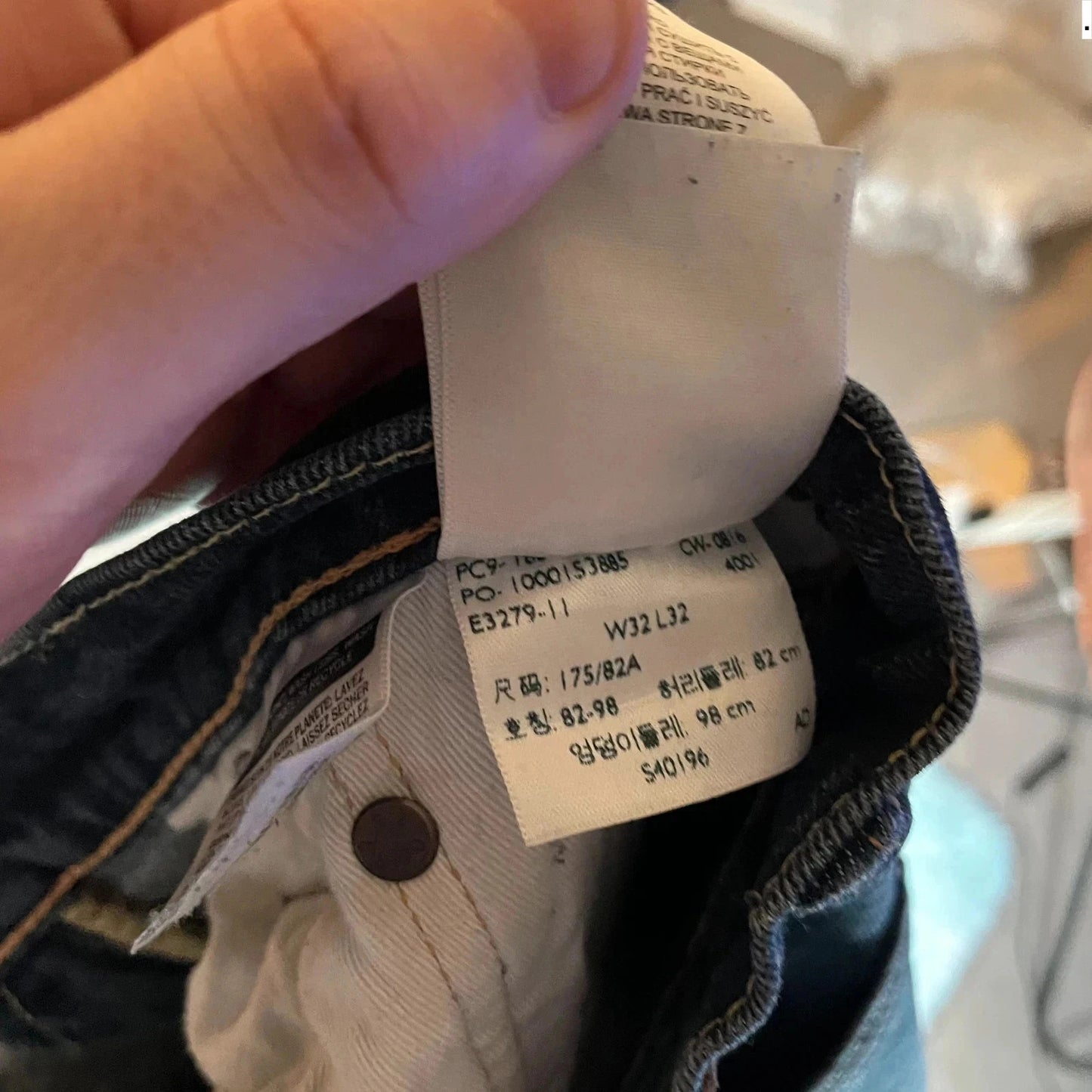 Navy Levi’s 522 Jeans Tapered Straight Leg - 32W 32L