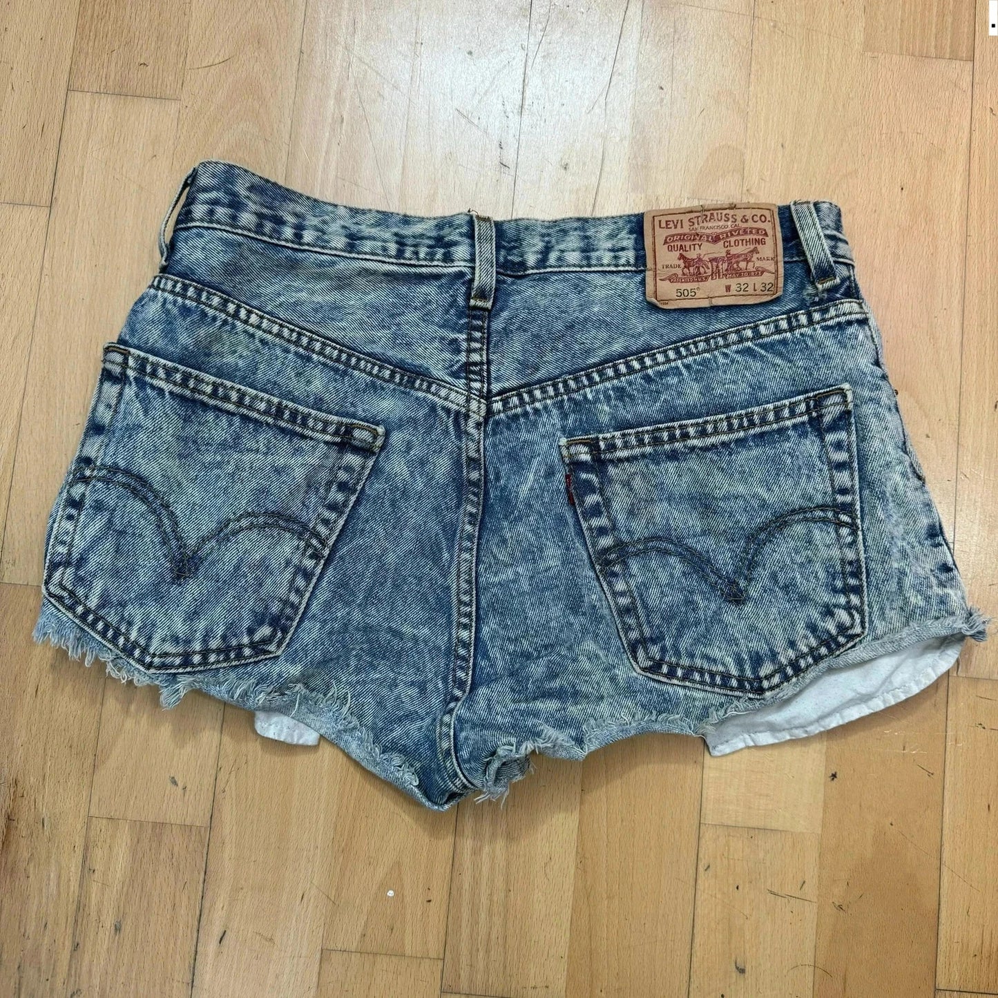 Vintage Acid Wash Levi’s Hot Pants Shorts - 32W