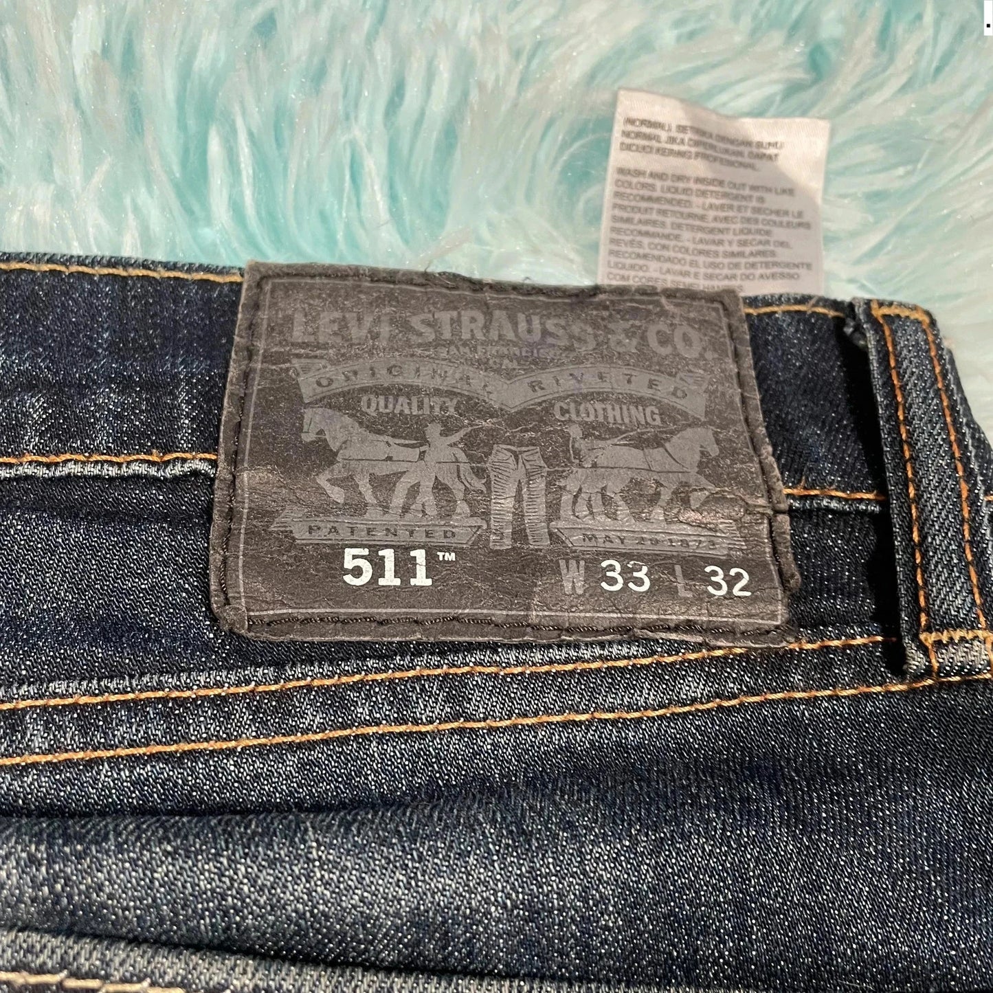 Navy Levi’s 511 Jeans Slim Straight Leg - 33W 32L