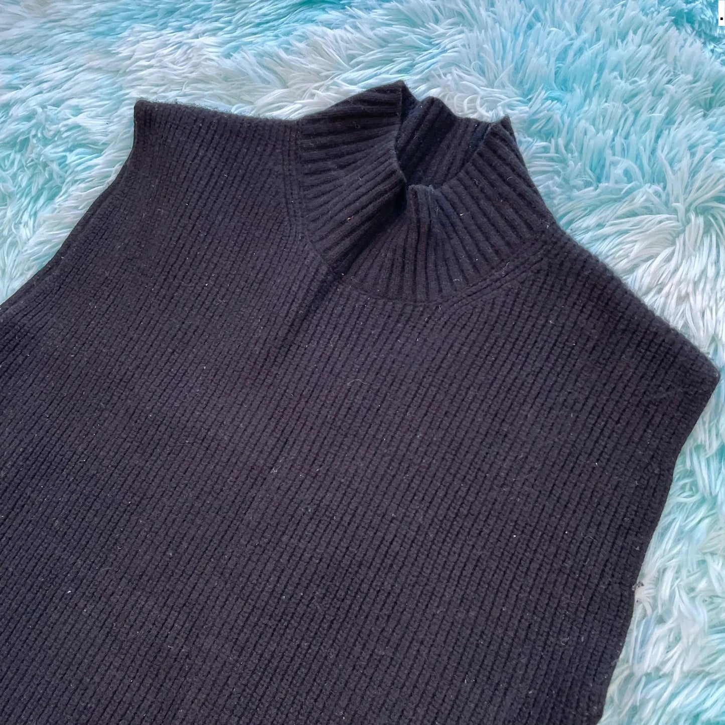 Black Cefinn Vest Jumper - Small