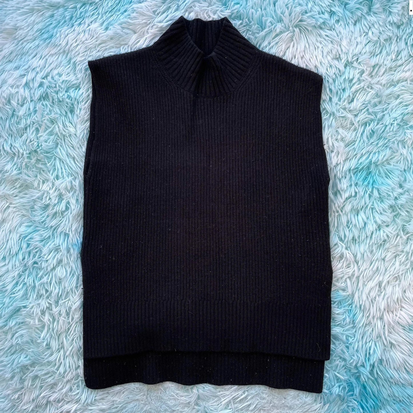 Black Cefinn Vest Jumper - Small