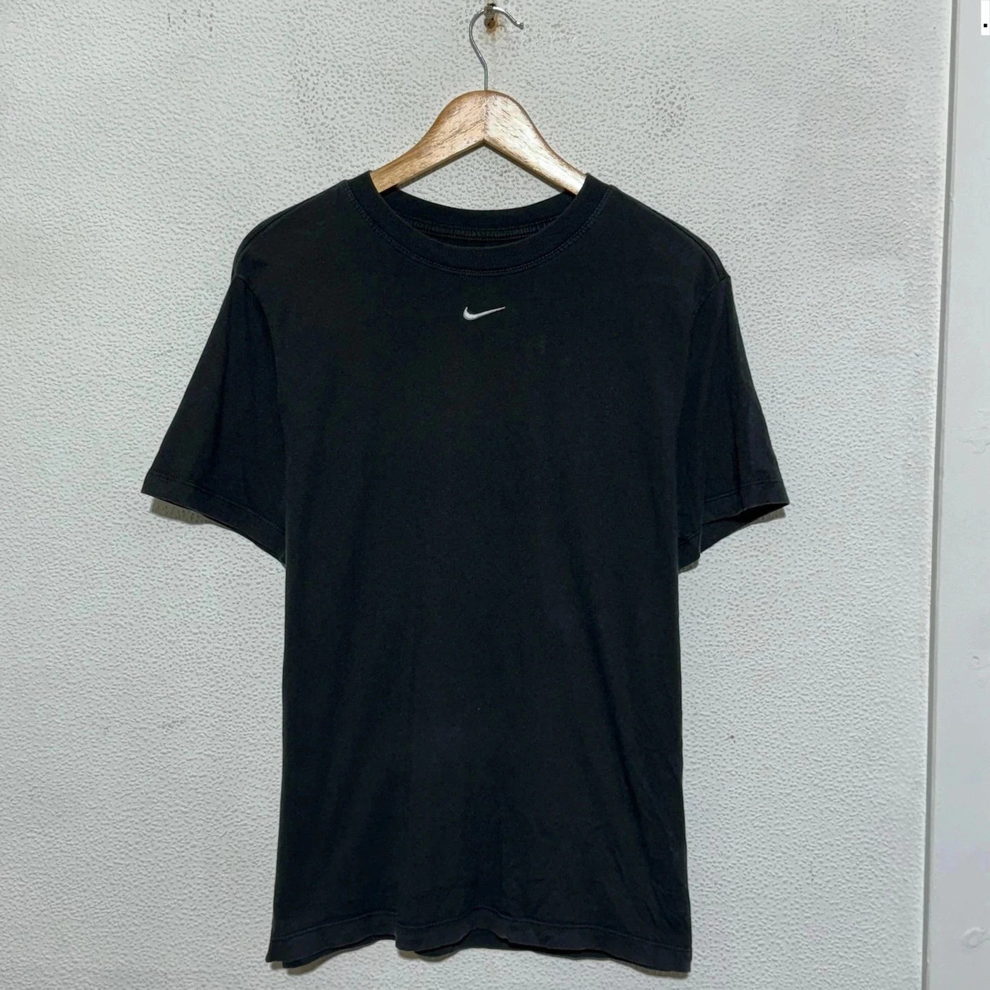 Black Nike T Shirt Centre Swoosh - XS