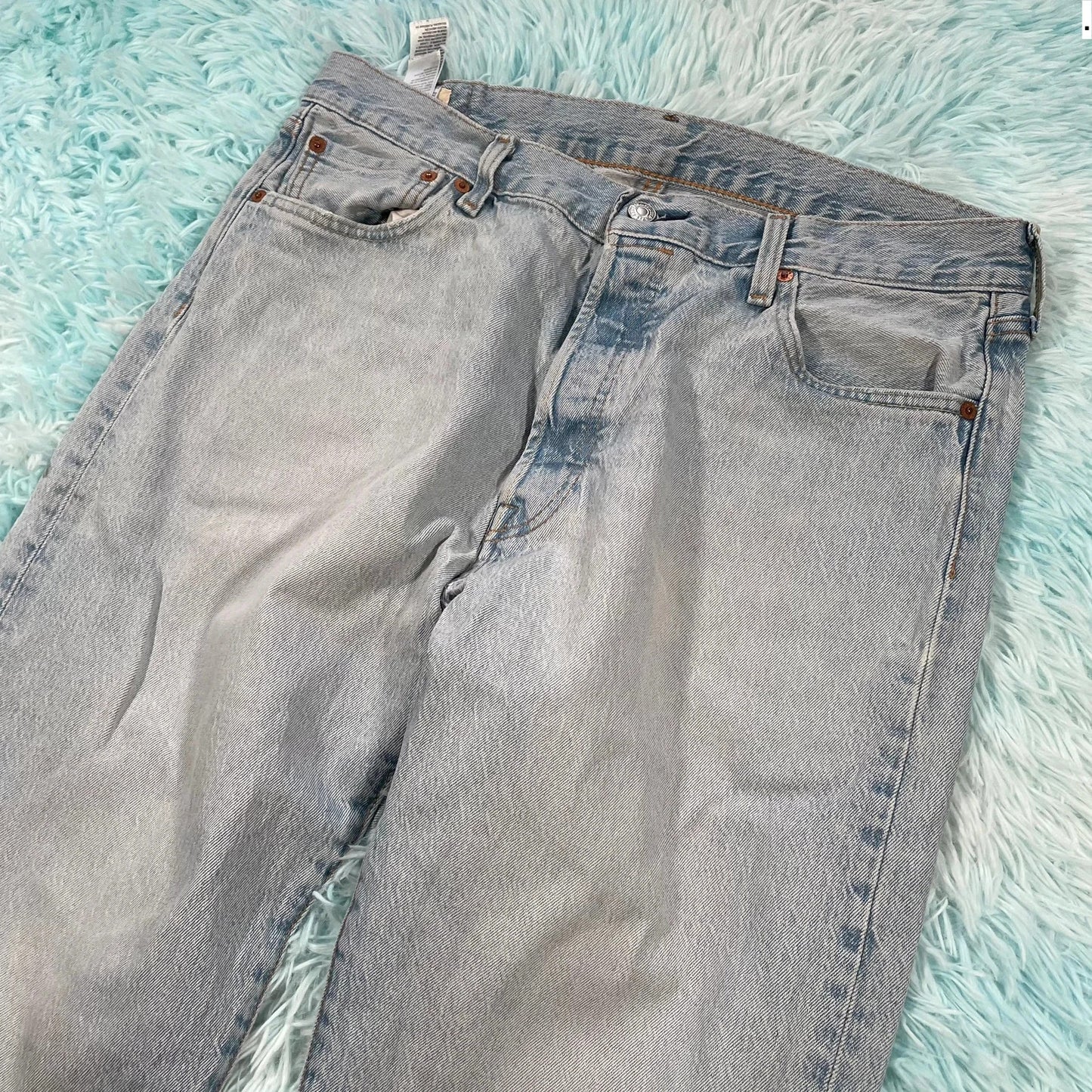 Vintage Levi’s 501 Jeans Lightwash Straight Leg - 36W 30L
