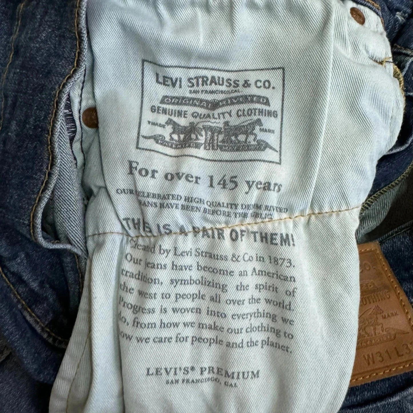 Blue Levi’s 502 Jeans Striaght Leg - 31W 32L