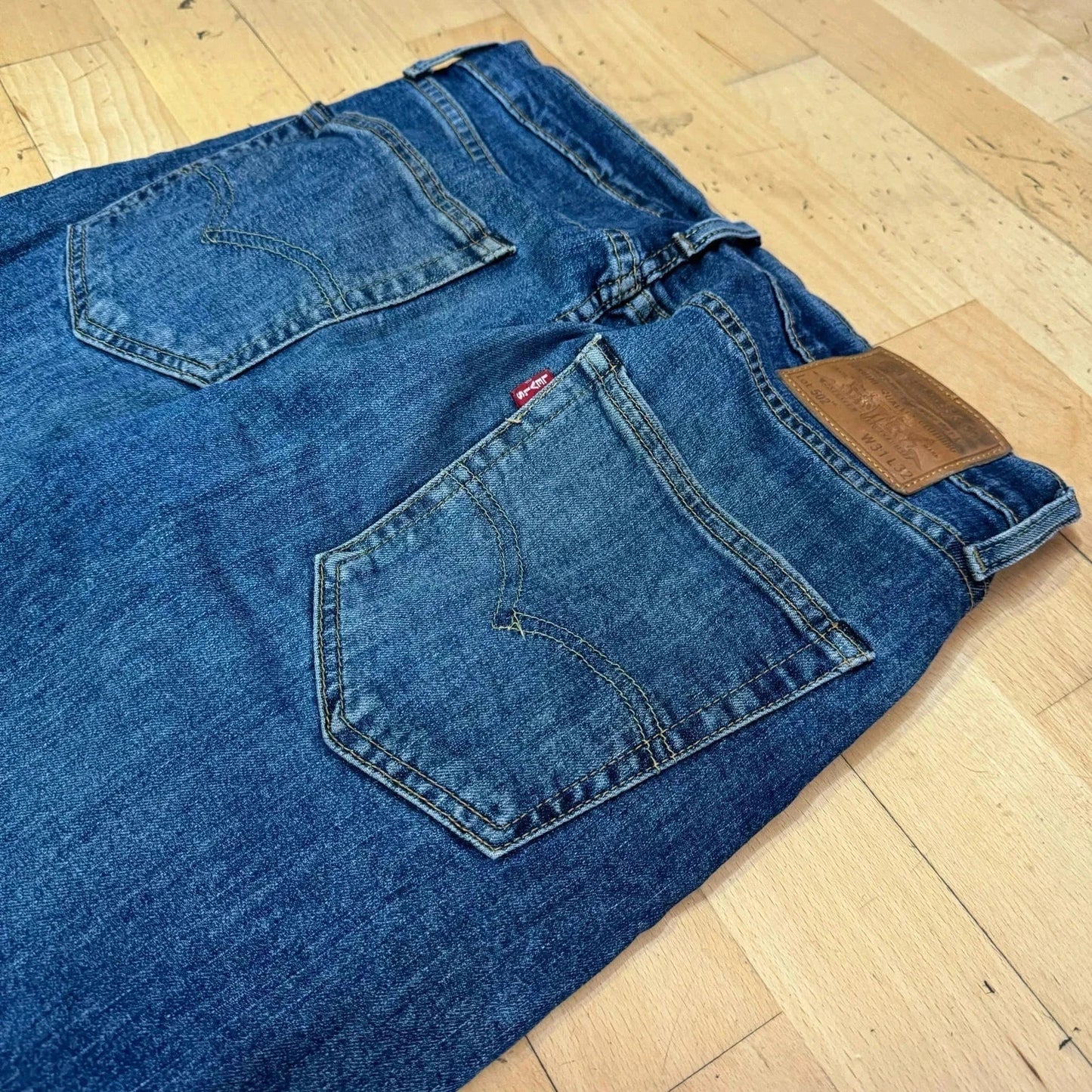 Blue Levi’s 502 Jeans Striaght Leg - 31W 32L