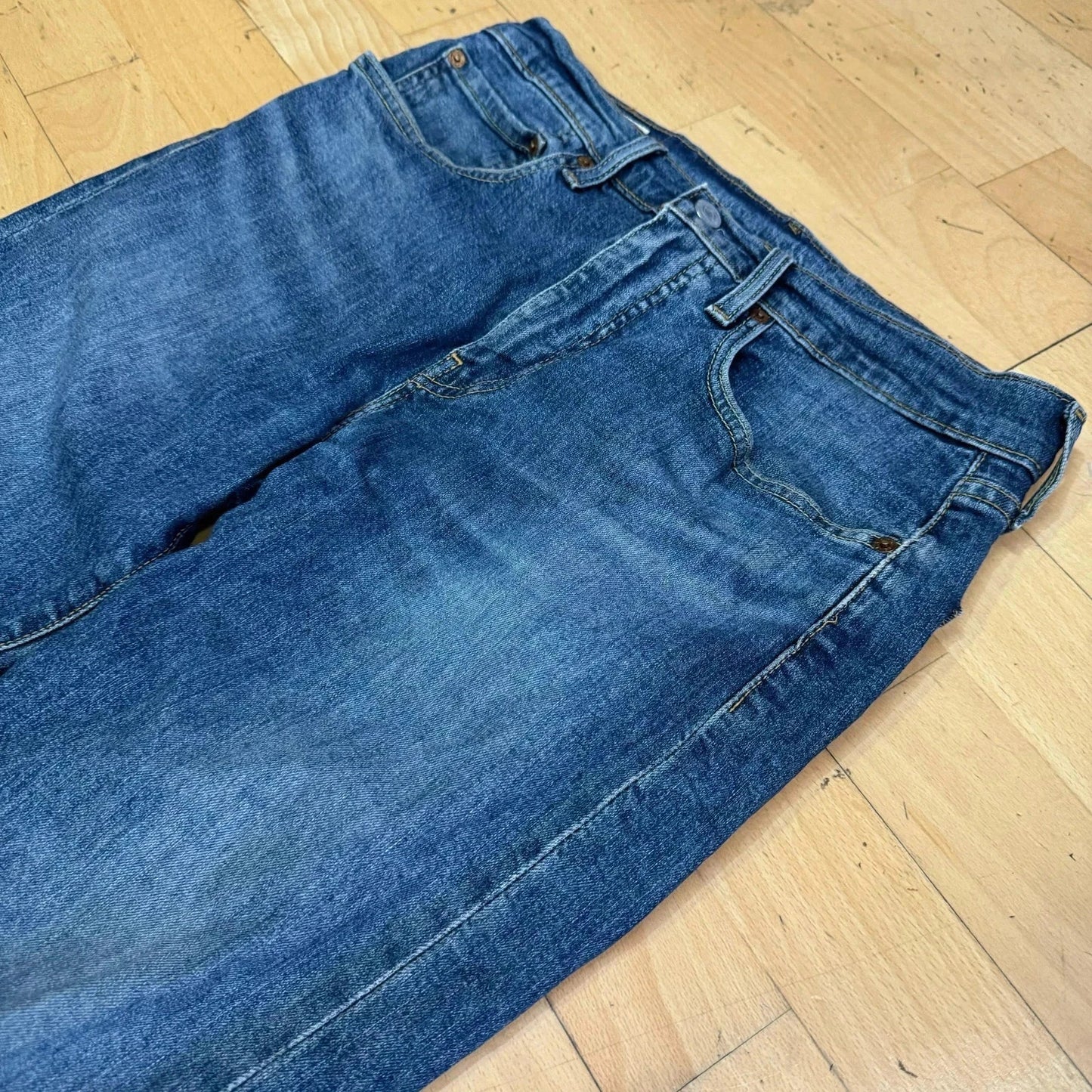 Blue Levi’s 502 Jeans Striaght Leg - 31W 32L
