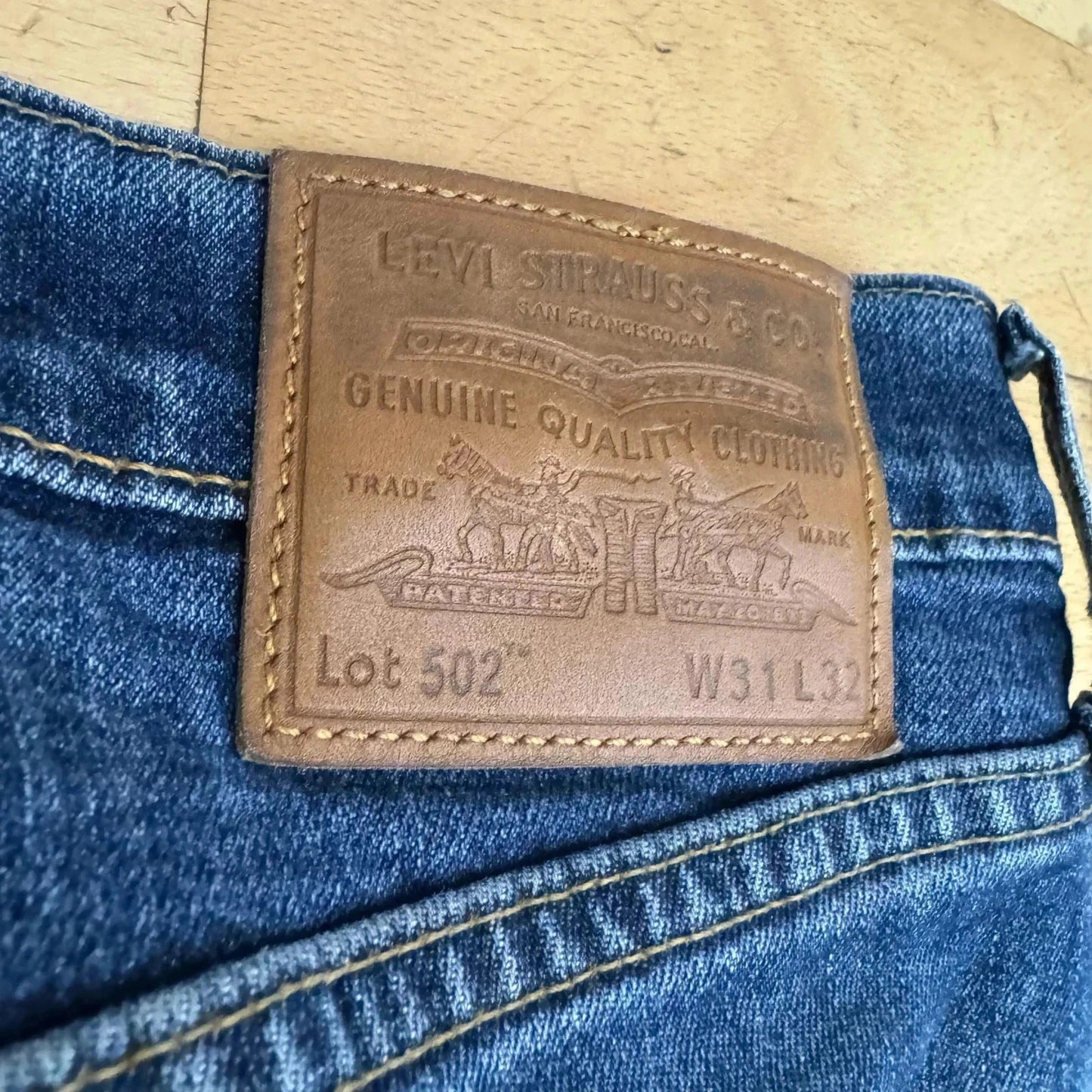 Blue Levi’s 502 Jeans Striaght Leg - 31W 32L