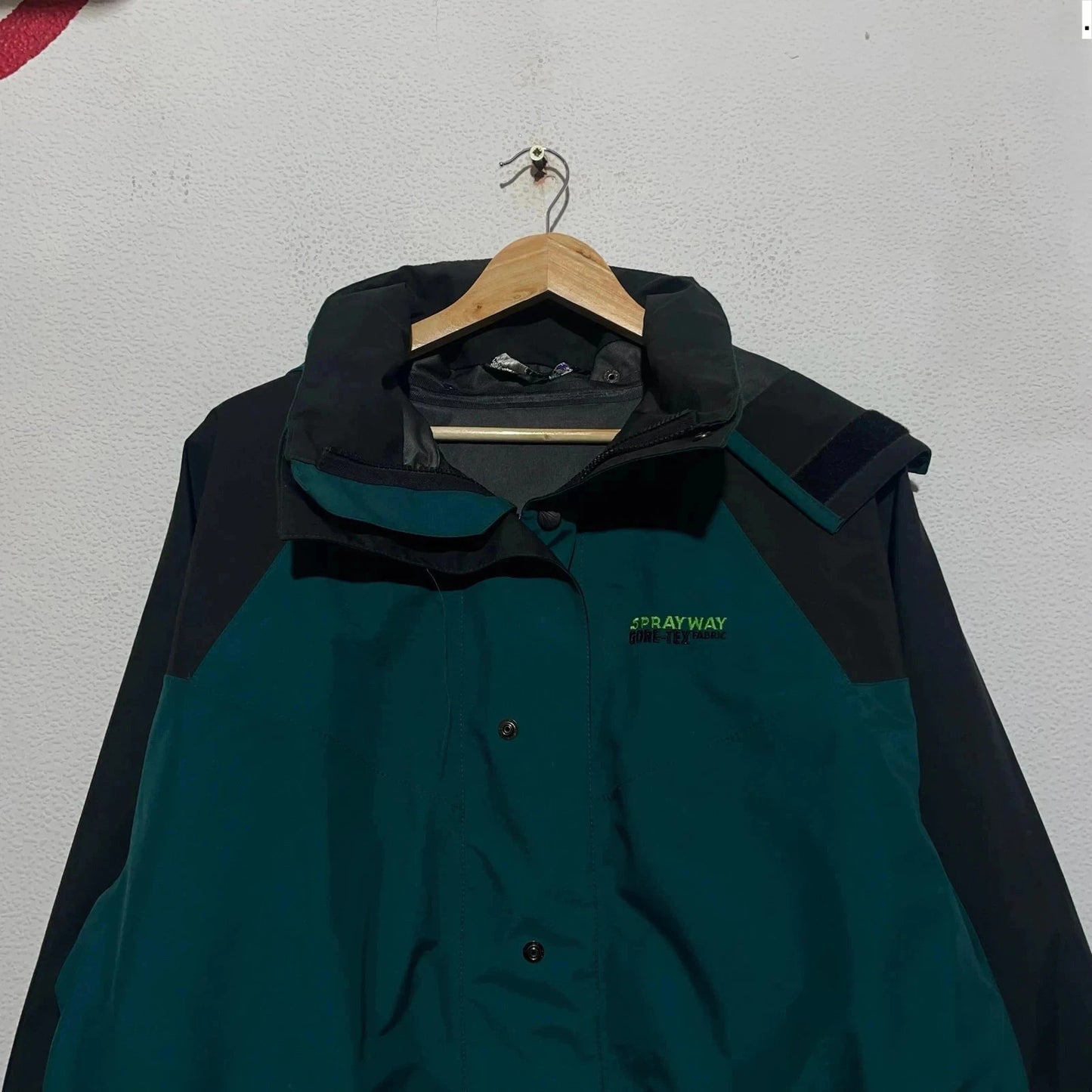 Vintage 90s Green Sprayway Gore-tex Jacket - Medium