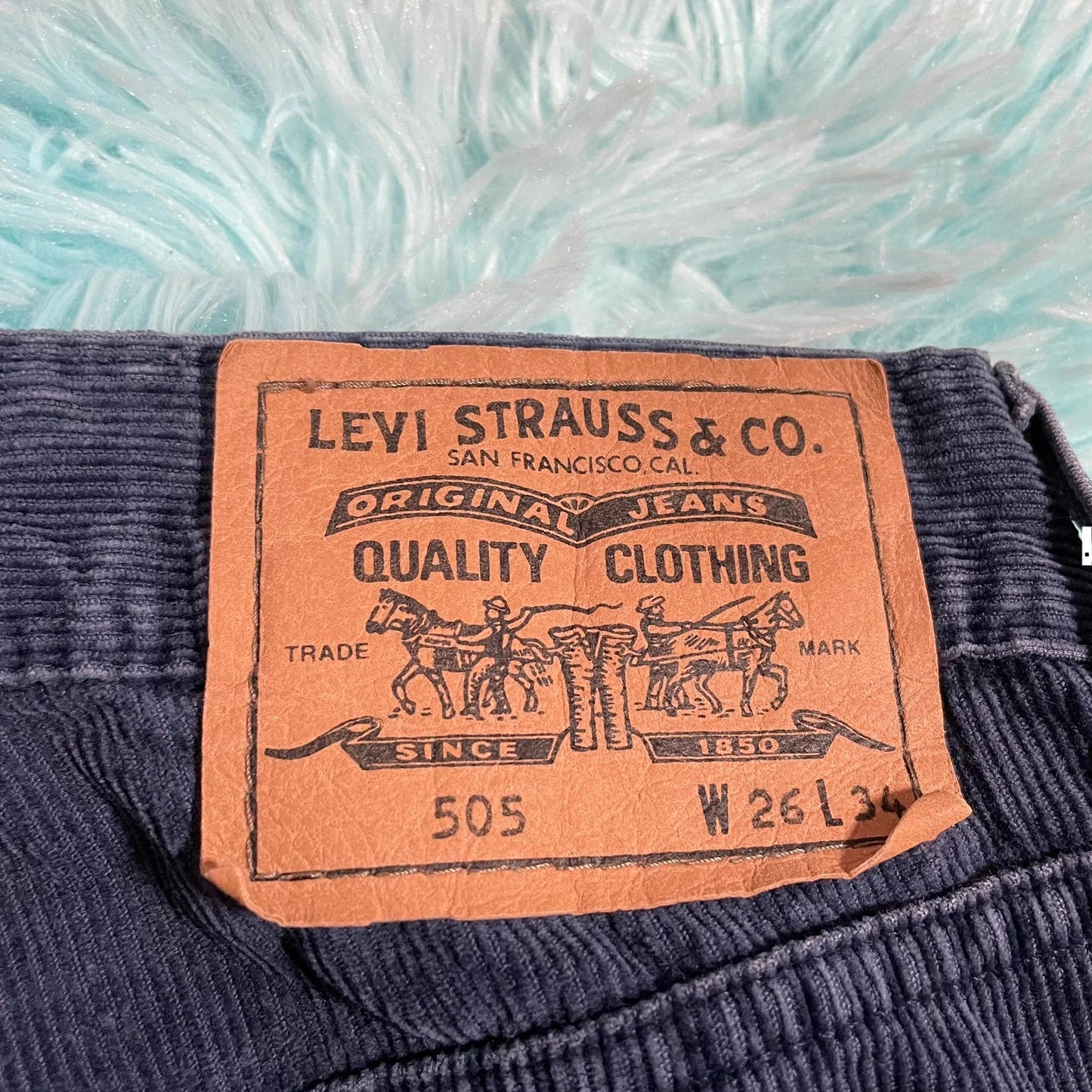Vintage 90s Navy Levi’s Corduroy Trousers - W26 L34
