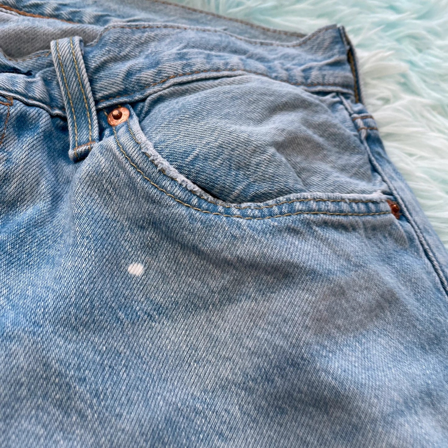 Lightwash Blue Levi’s 501 Jeans Premium Straight Leg - 31W 32L