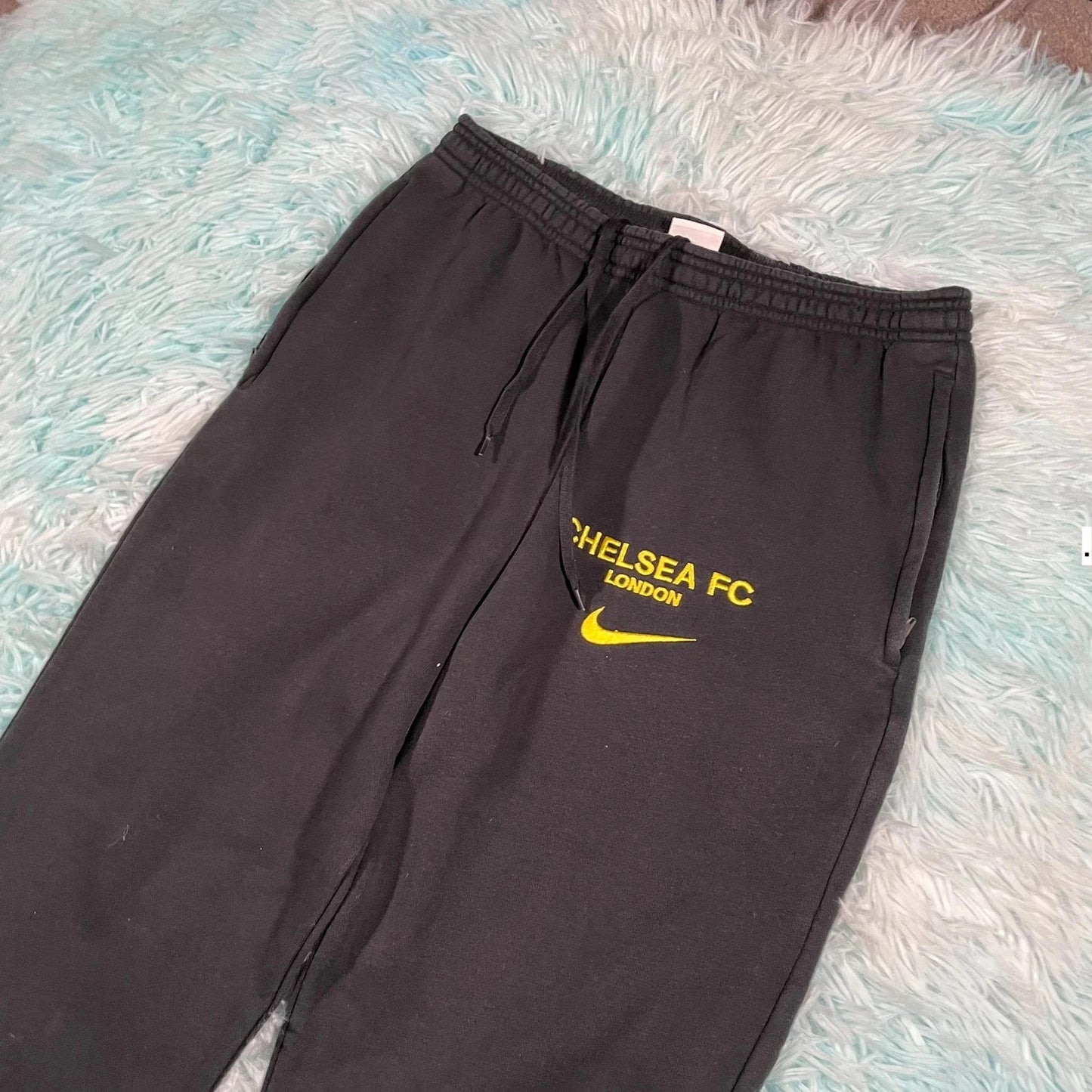 Black Nike Chelsea Joggers Jogging Bottoms - Small