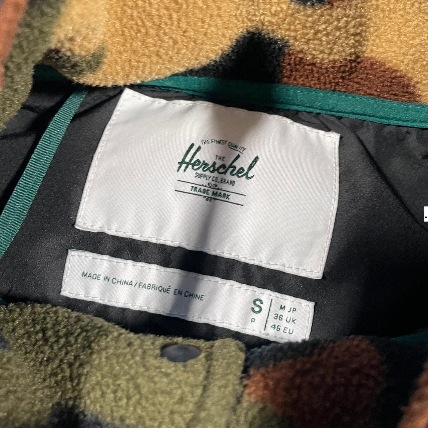 Herschel Snap Button Fleece Camo Print - Small