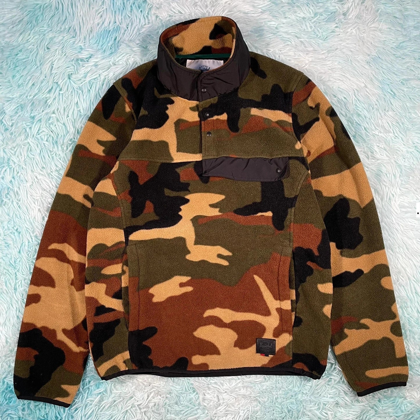 Herschel Snap Button Fleece Camo Print - Small