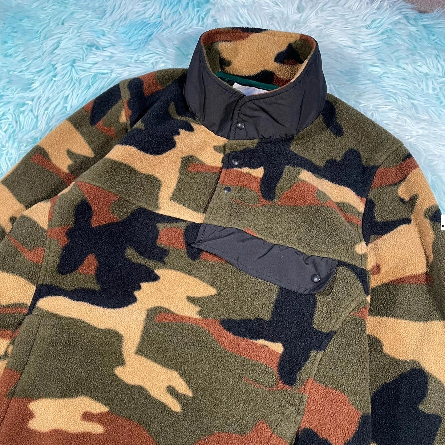 Herschel Snap Button Fleece Camo Print - Small