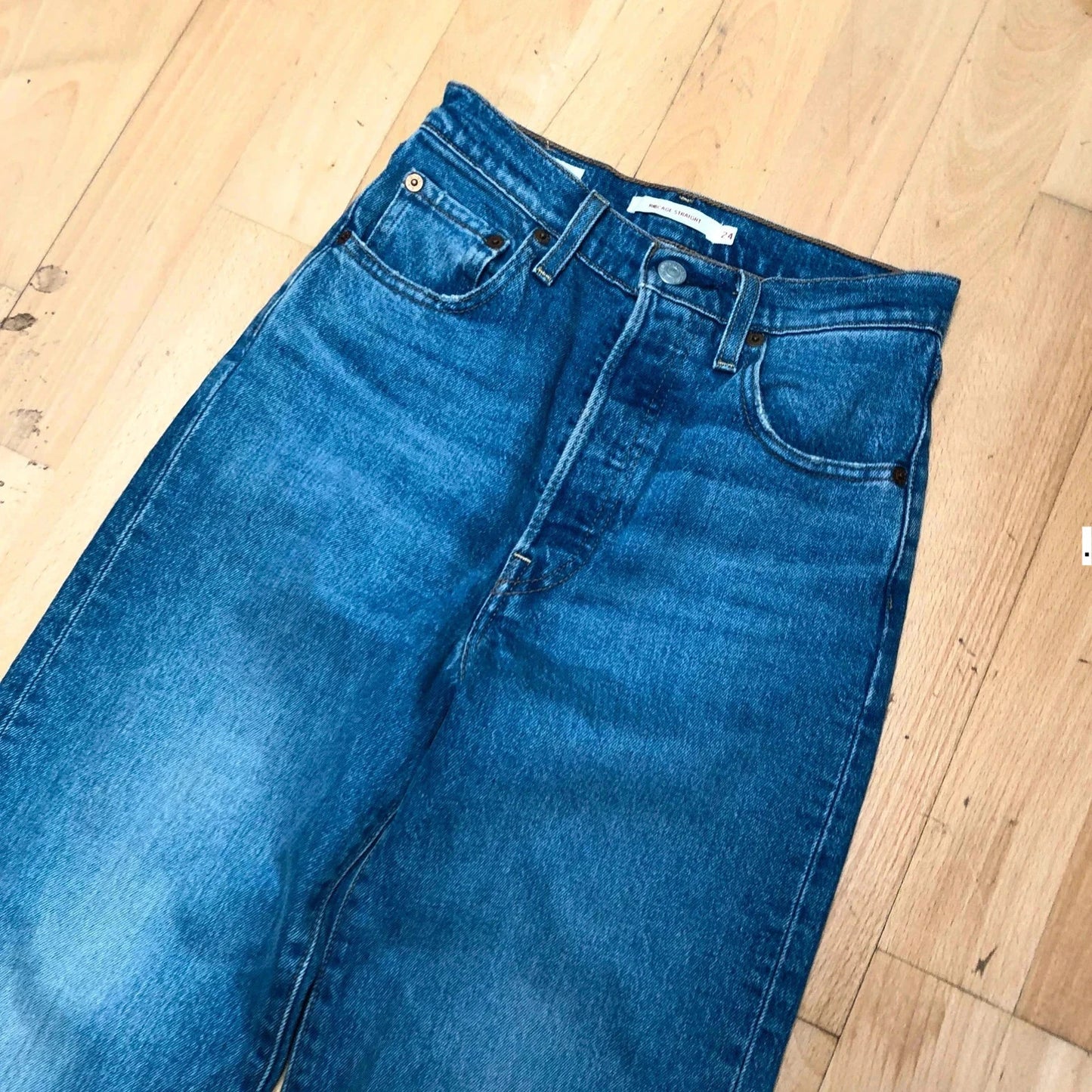 Vintage Blue Levi’s Jeans High Waist Straight Jeans - 24W 27L