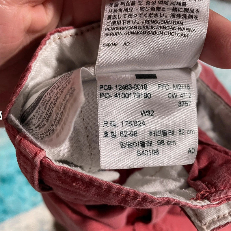 Vintage Red Levi’s Cargo Shorts - 32W