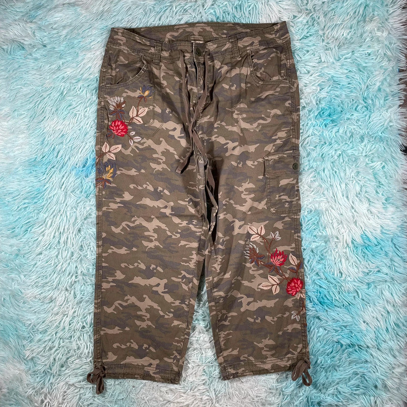 Vintage Y2K khaki Camo Pants Embroidered - Size 14