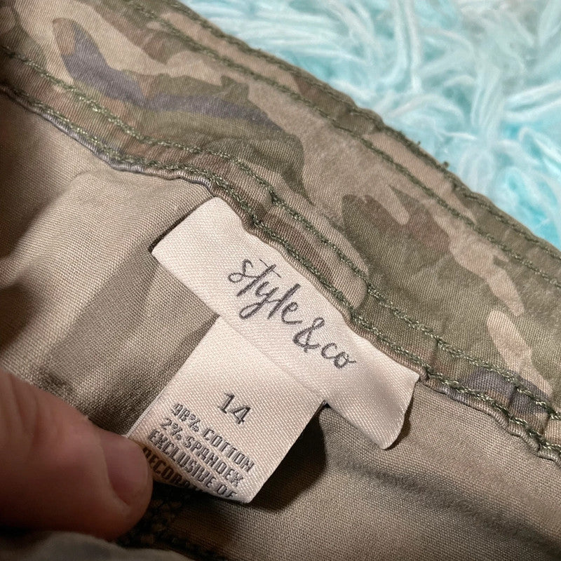 Vintage Y2K khaki Camo Pants Embroidered - Size 14