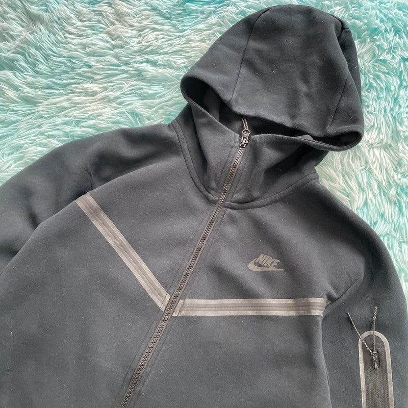 Black Nike Tech Fleece Hoodie - Medium