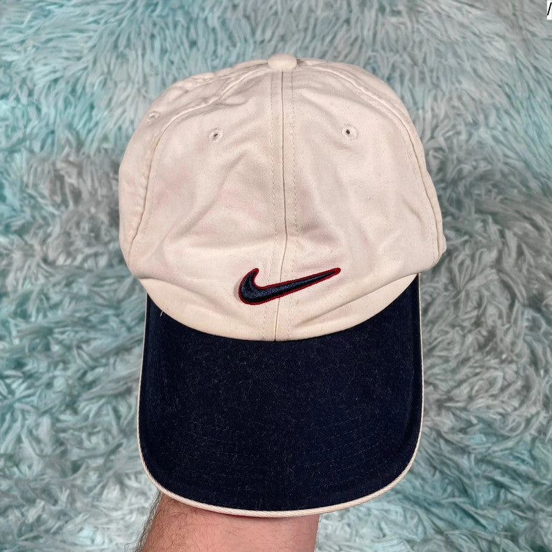 Vintage 00s White & Navy Nike Cap