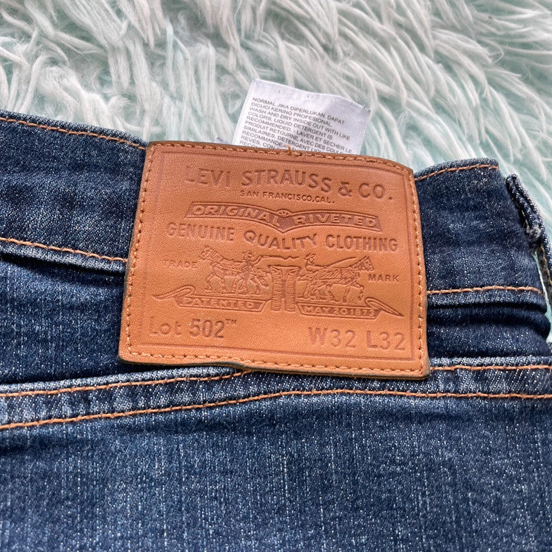 Blue Levi’s 502 Jeans Straight Leg - W32 L32