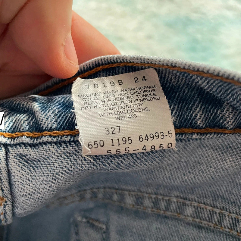 Vintage 90s Lightwash Levi’s Jeans 555 Relaxed Straight Leg - 34W 30L
