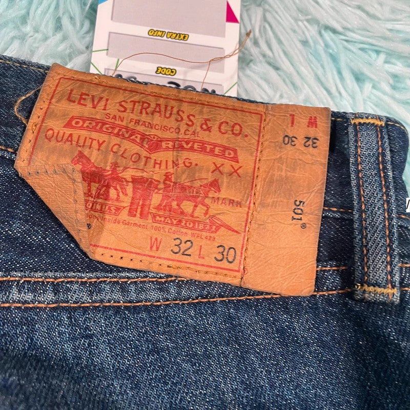 Blue Levi’s Jeans 501 Straight Leg - 32W 30L