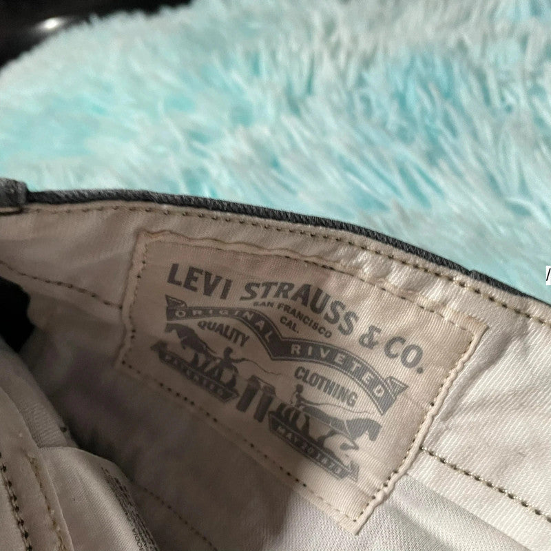 Dark Grey Levi’s Cargo Shorts - 38W