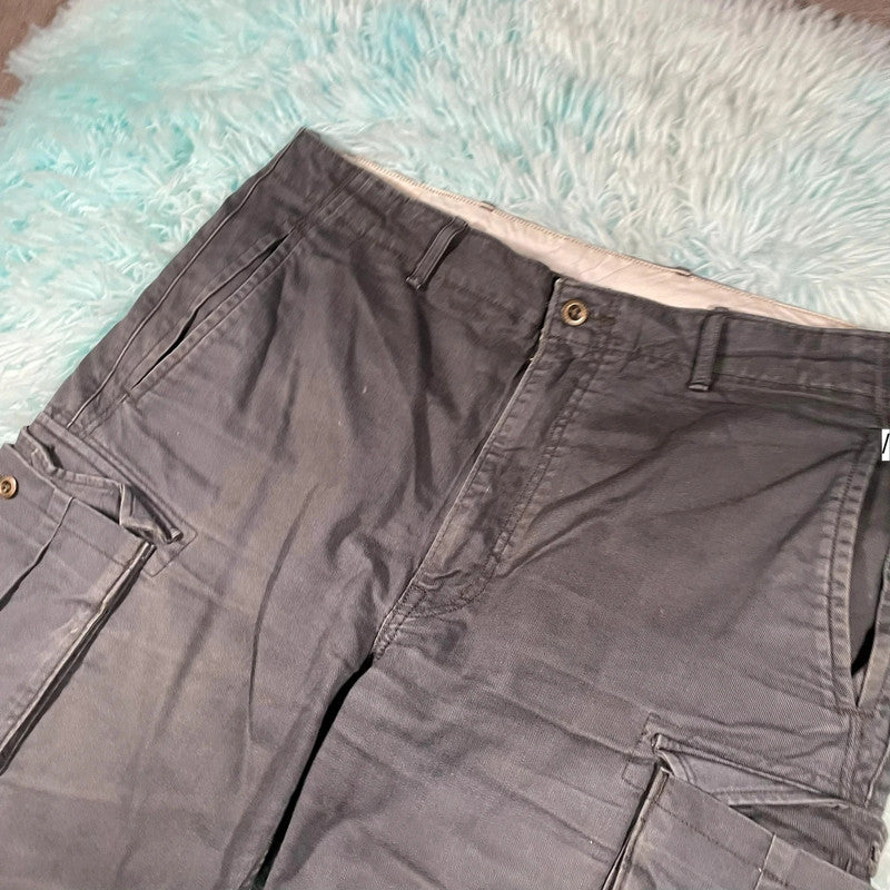 Dark Grey Levi’s Cargo Shorts - 38W