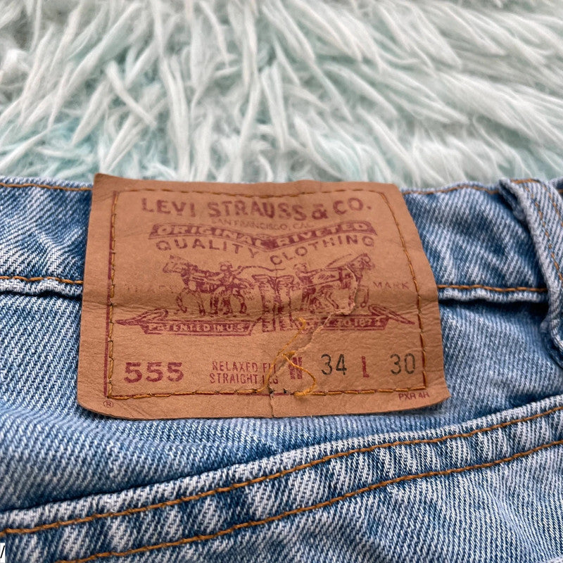 Vintage 90s Lightwash Levi’s Jeans 555 Relaxed Straight Leg - 34W 30L