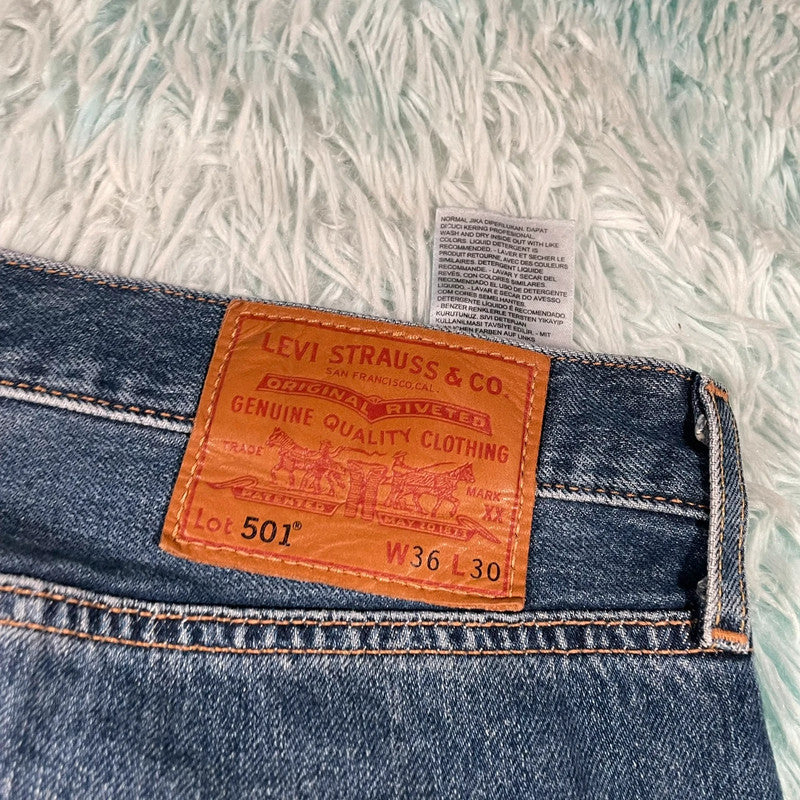 Blue Levi’s Jeans 501 Straight Leg Fit - W36 L30