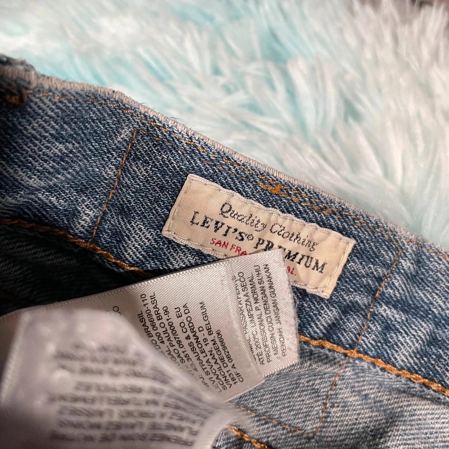 Blue Levi’s 501 Jeans Straight Leg - 34W 32L