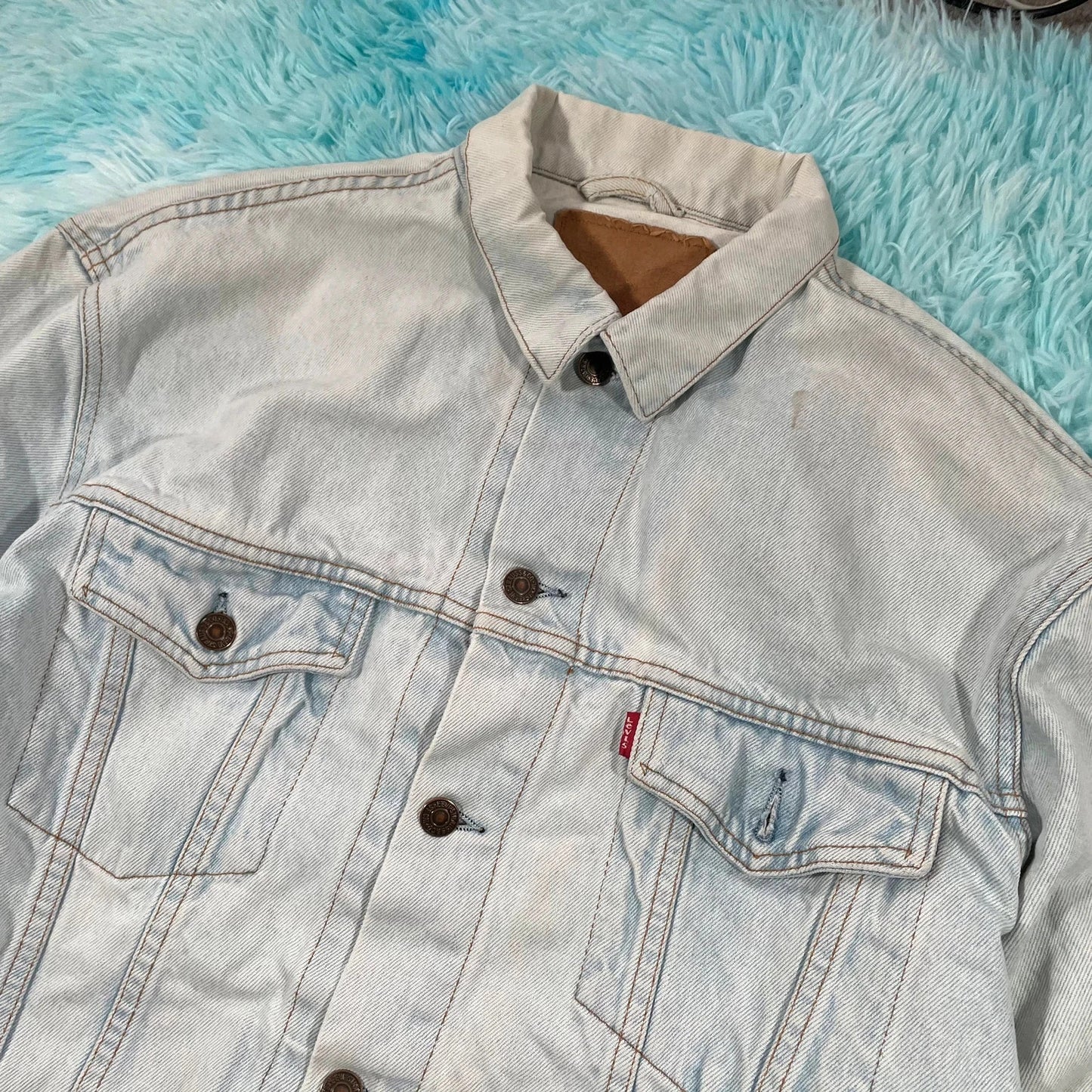 Vintage Lightwash Levi’s Denim Jacket - Large