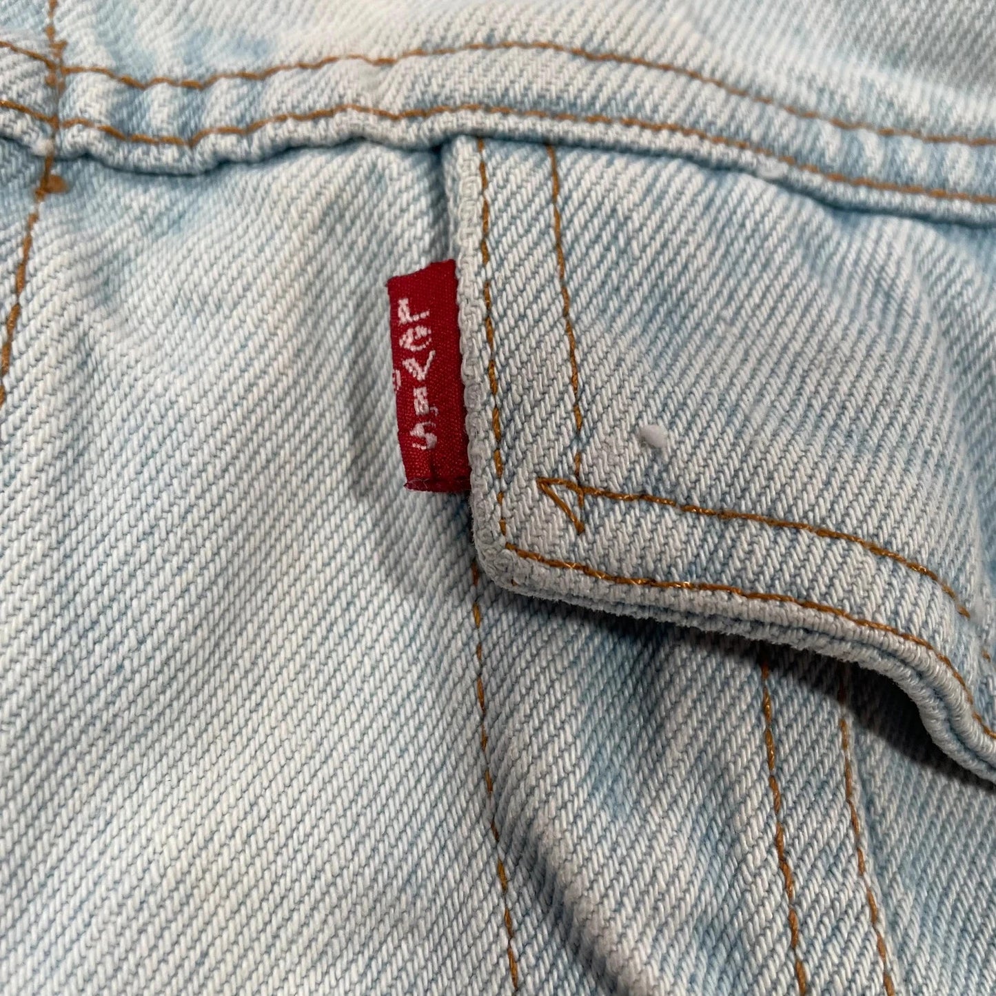 Vintage Lightwash Levi’s Denim Jacket - Large