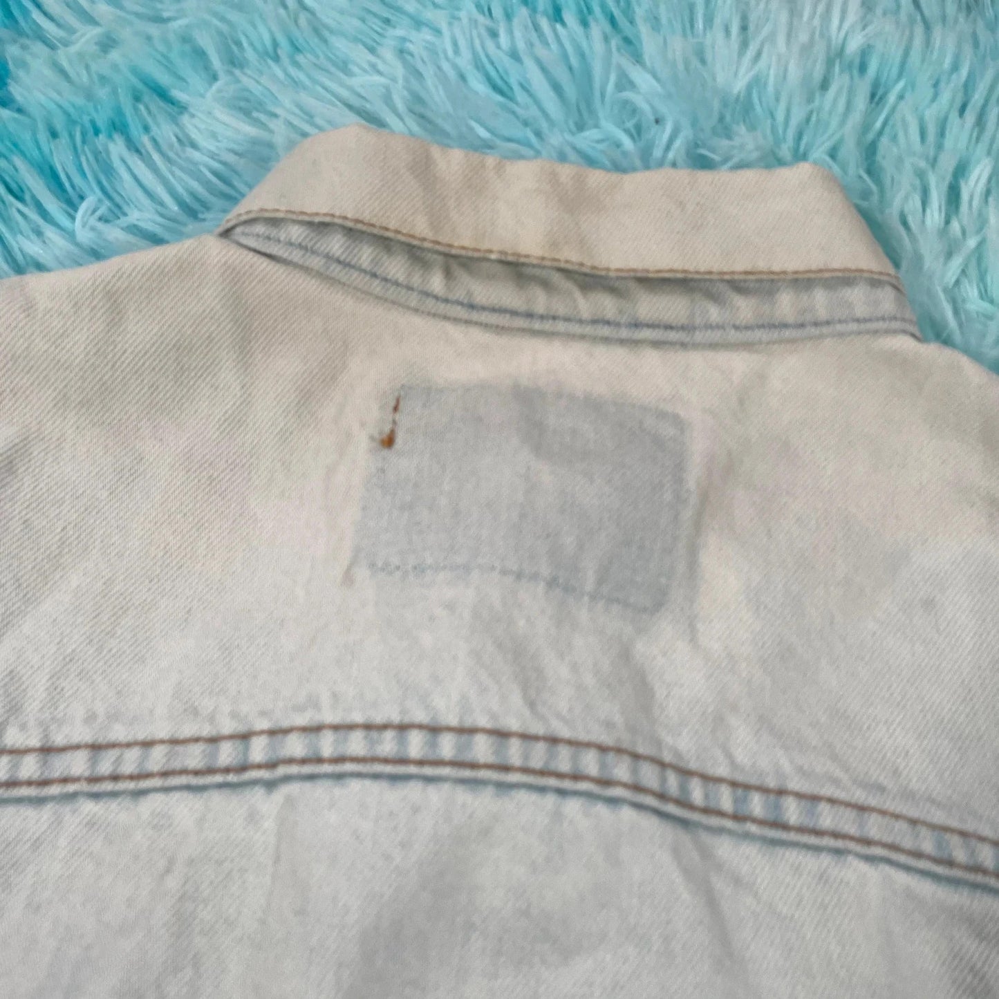 Vintage Lightwash Levi’s Denim Jacket - Large
