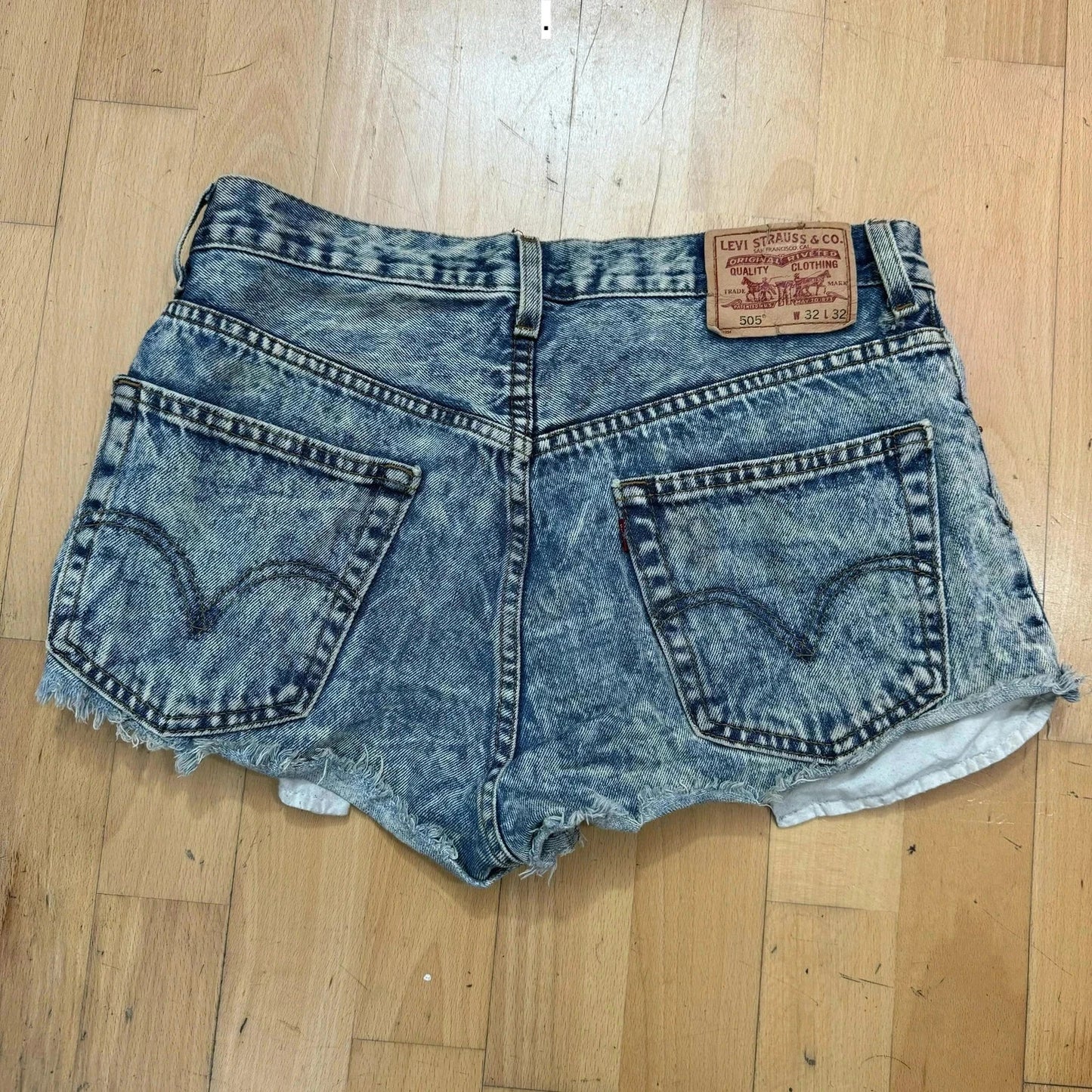 Vintage Acid Wash Levi’s Hot Pants Shorts - 32W