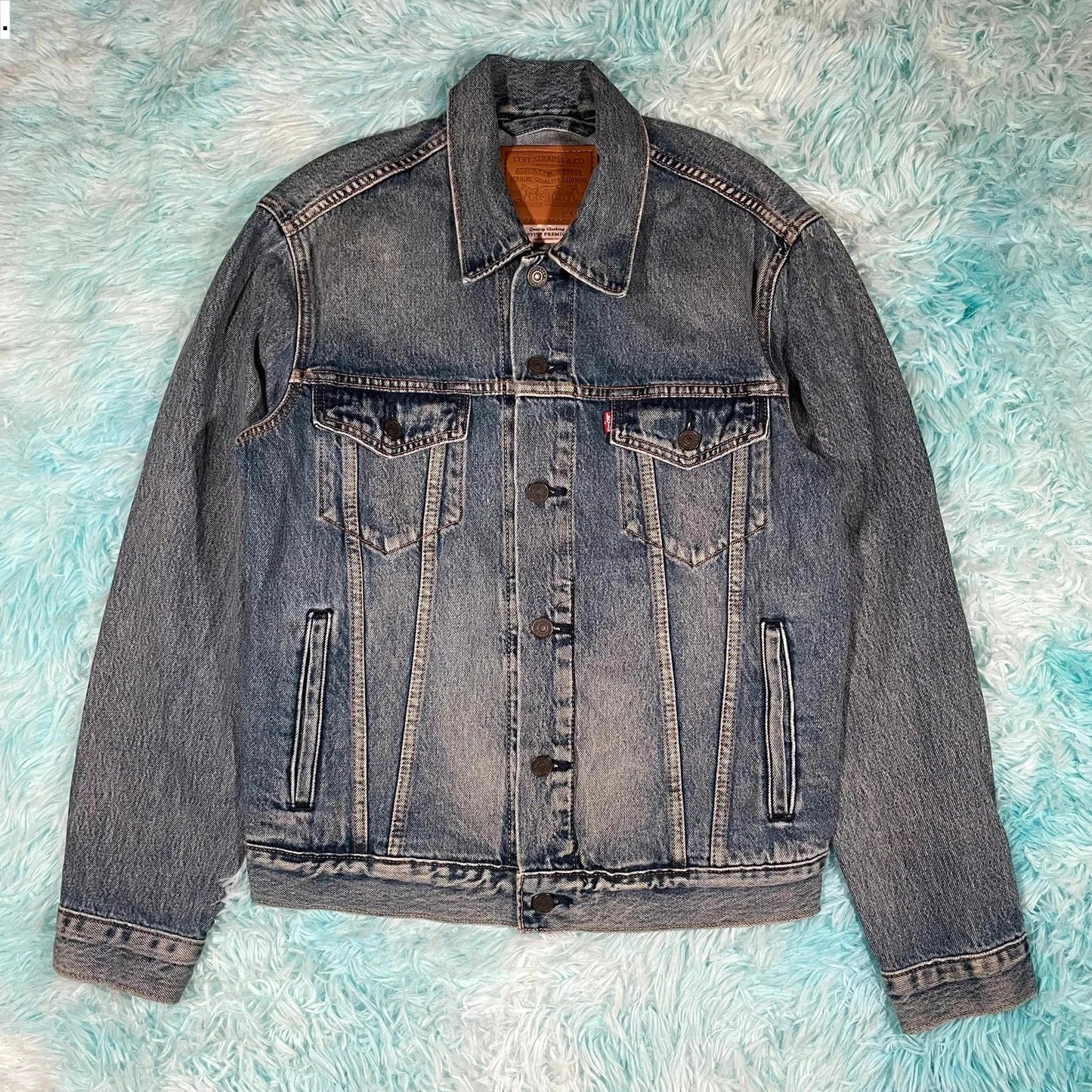 Blue Levi’s Denim Jacket Premium - Small