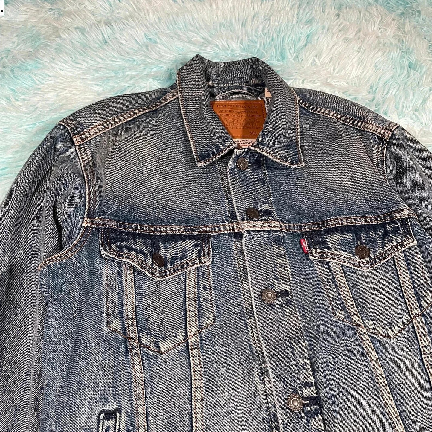 Blue Levi’s Denim Jacket Premium - Small