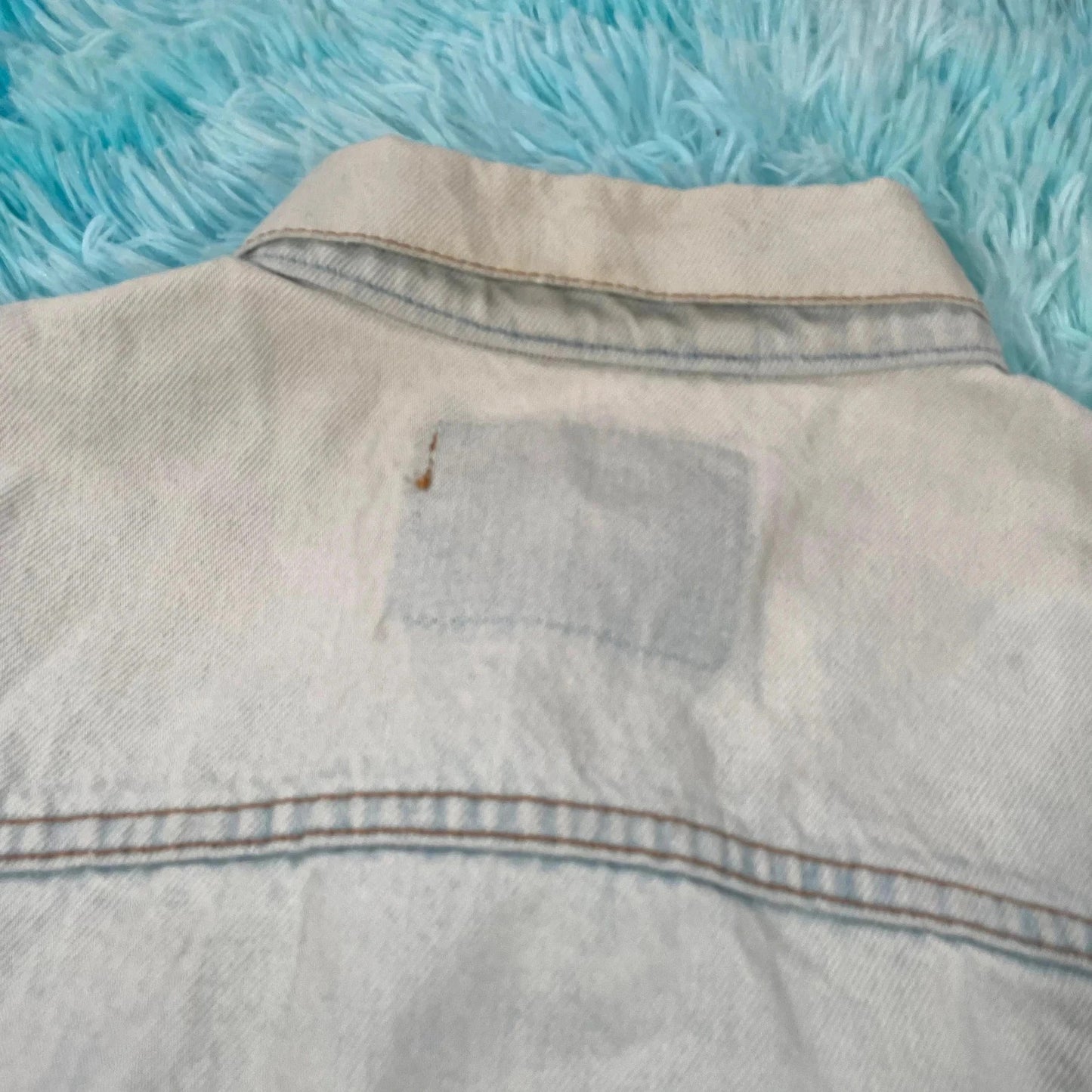 Vintage Lightwash Levi’s Denim Jacket - Large