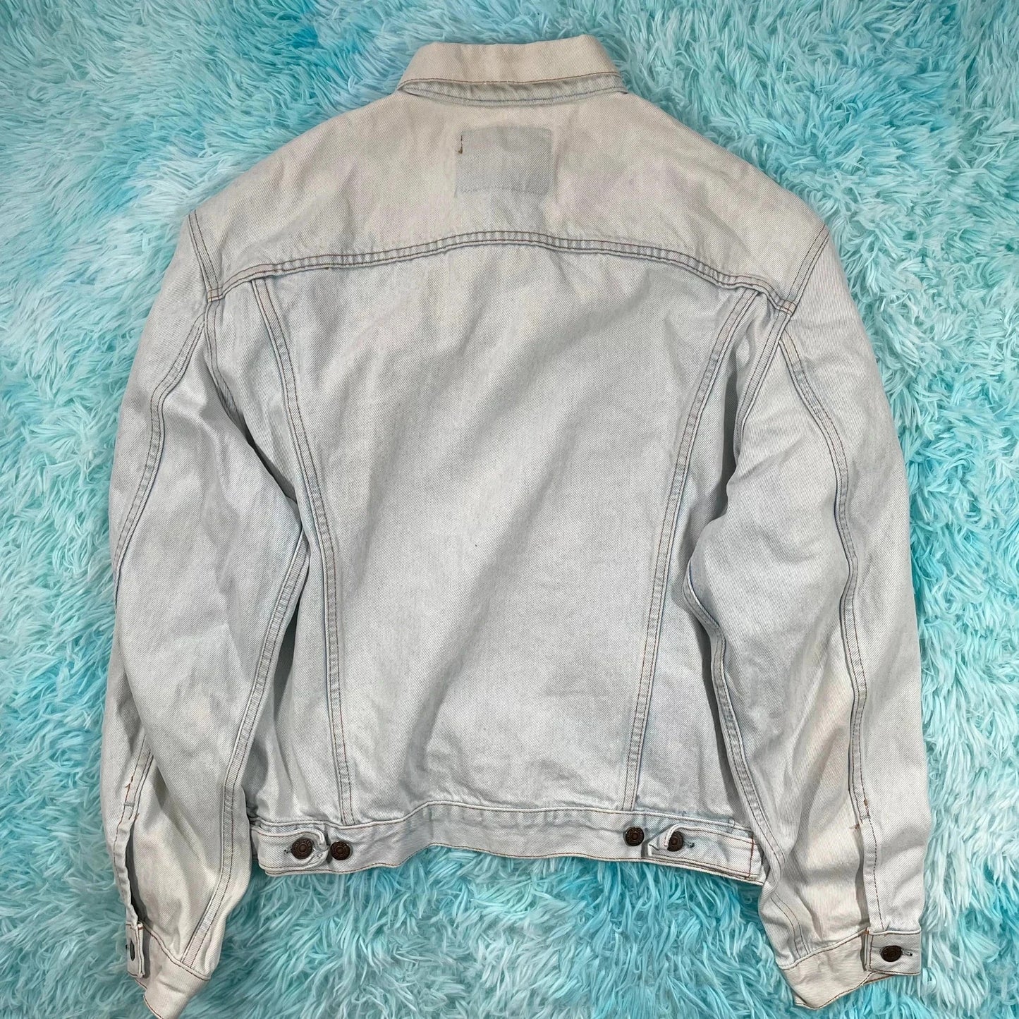 Vintage Lightwash Levi’s Denim Jacket - Large