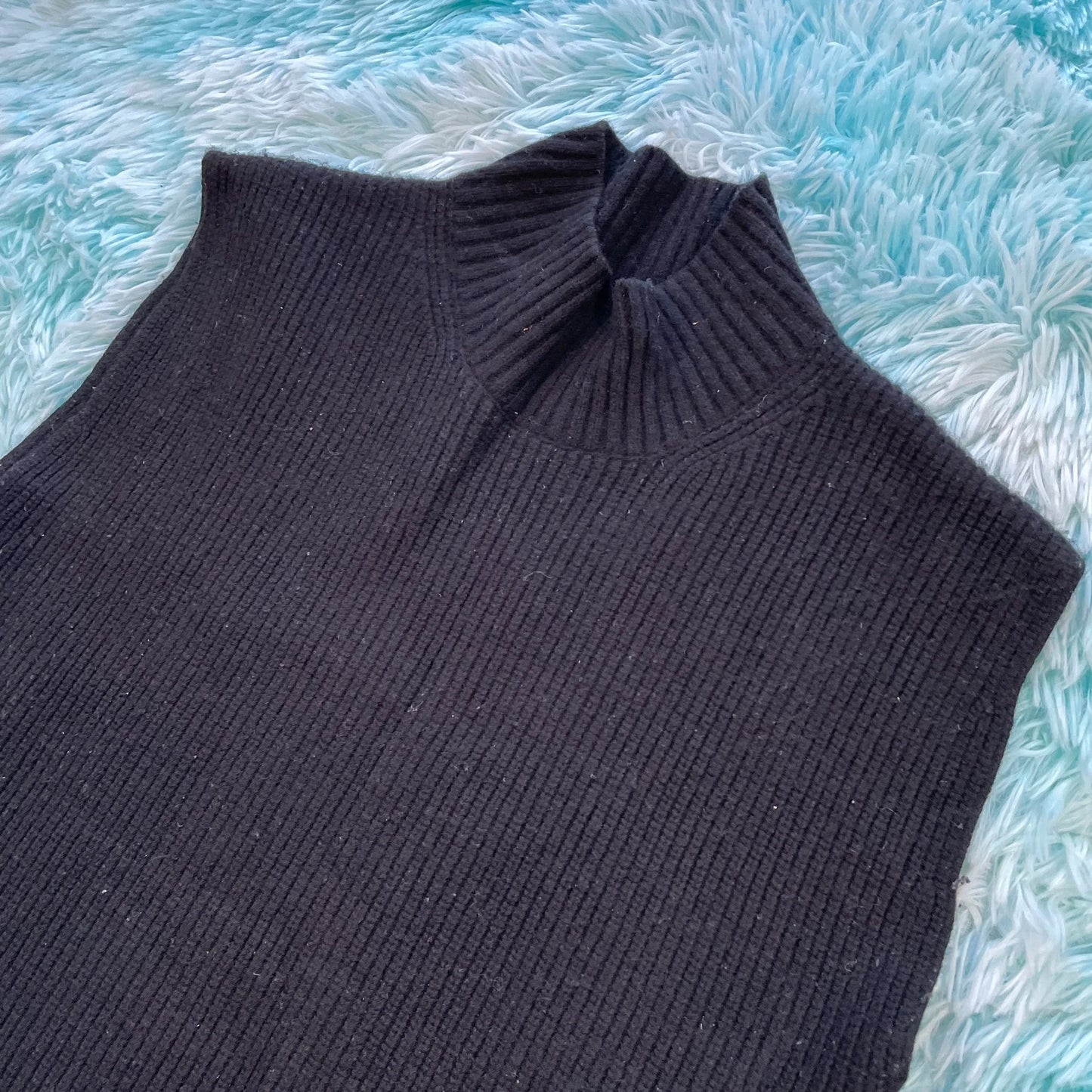Black Cefinn Vest Jumper - Small